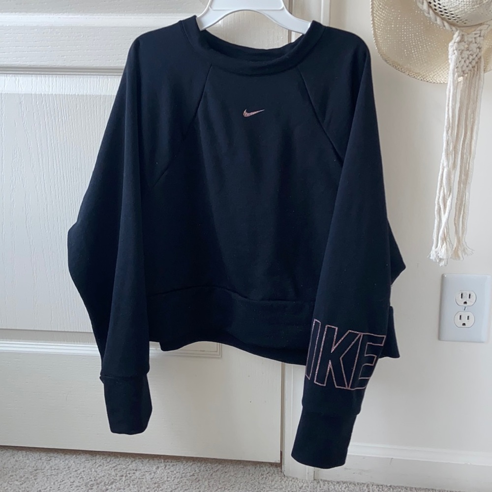 NIKE dry fit slightly cropped crew neck